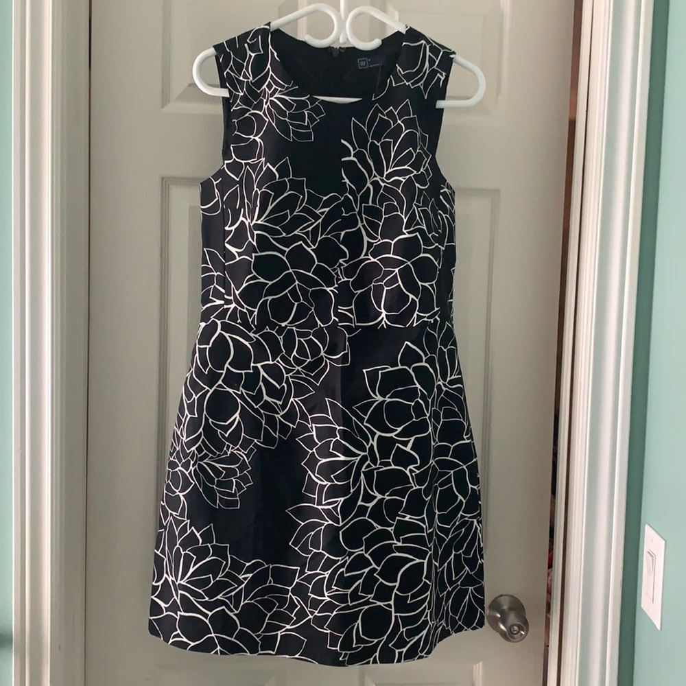 NWT Gap shift dress - black and white floral